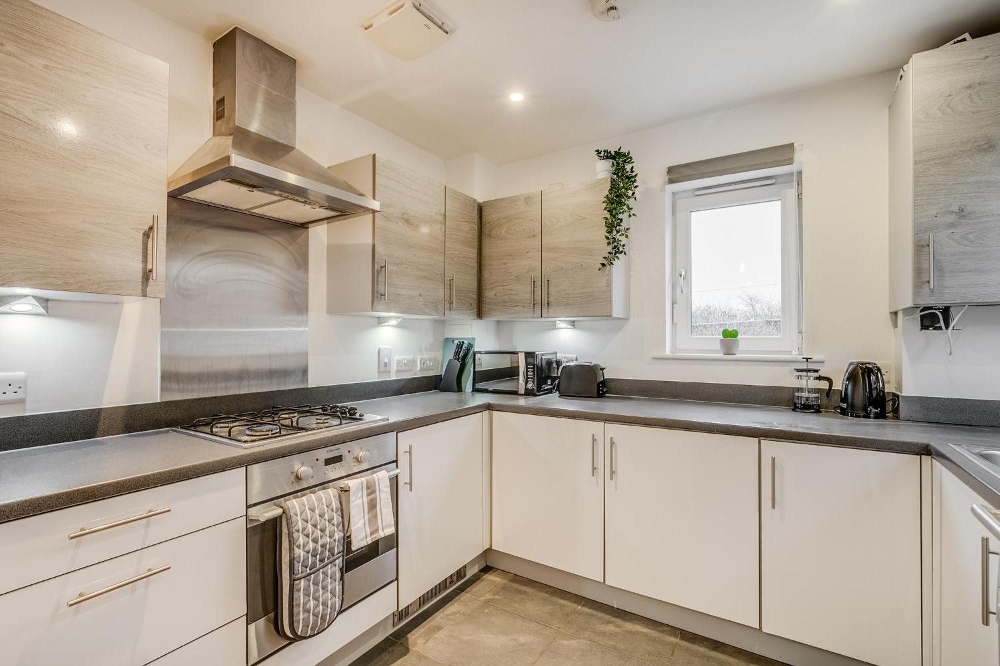 3 Bedroom Detached House Free Car Park Close To Town Airport Лутон Экстерьер фото